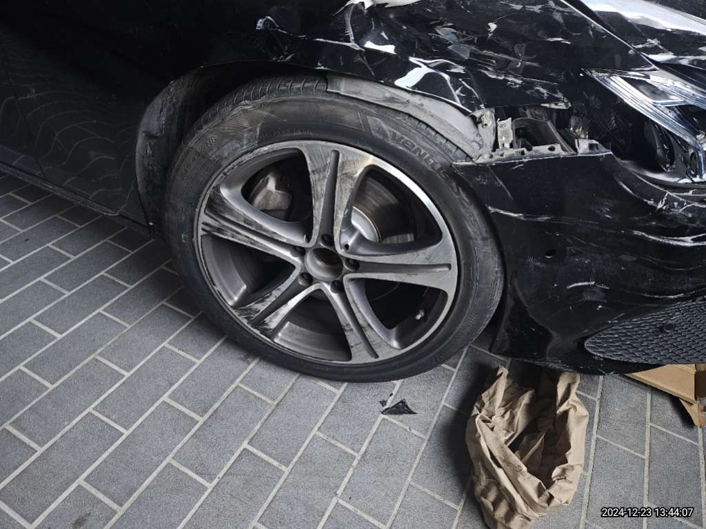 2017 Mercedes-Benz E220 d, photograph 2