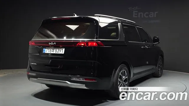 Kia Canival Gasoline 11-Seater Signature — photo 1 of 20
