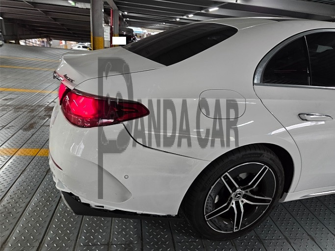 2026 Mercedes-Benz E 300 4MATIC, photograph 3