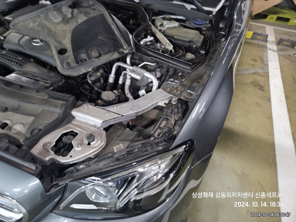 2020 Mercedes-Benz E 300, photograph 1