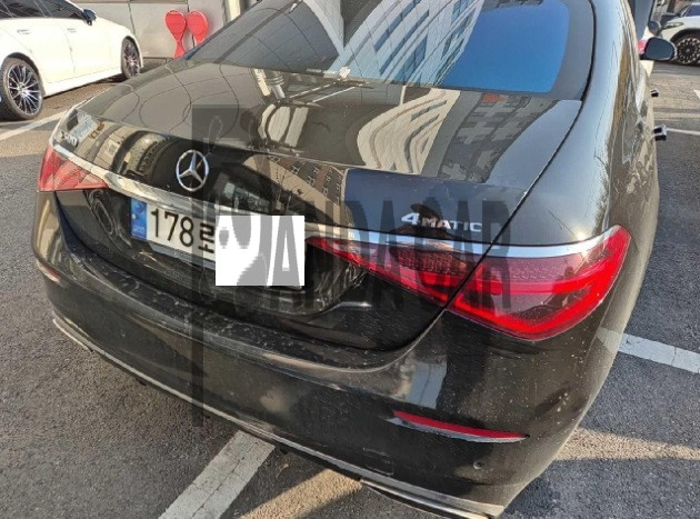 2022 Mercedes-Benz S500 4MATIC, photograph 4