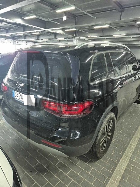 2021 Mercedes-Benz GLB200 d, photograph 2