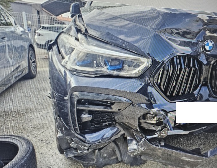 2021 BMW X6 xDrive40i, photograph 2