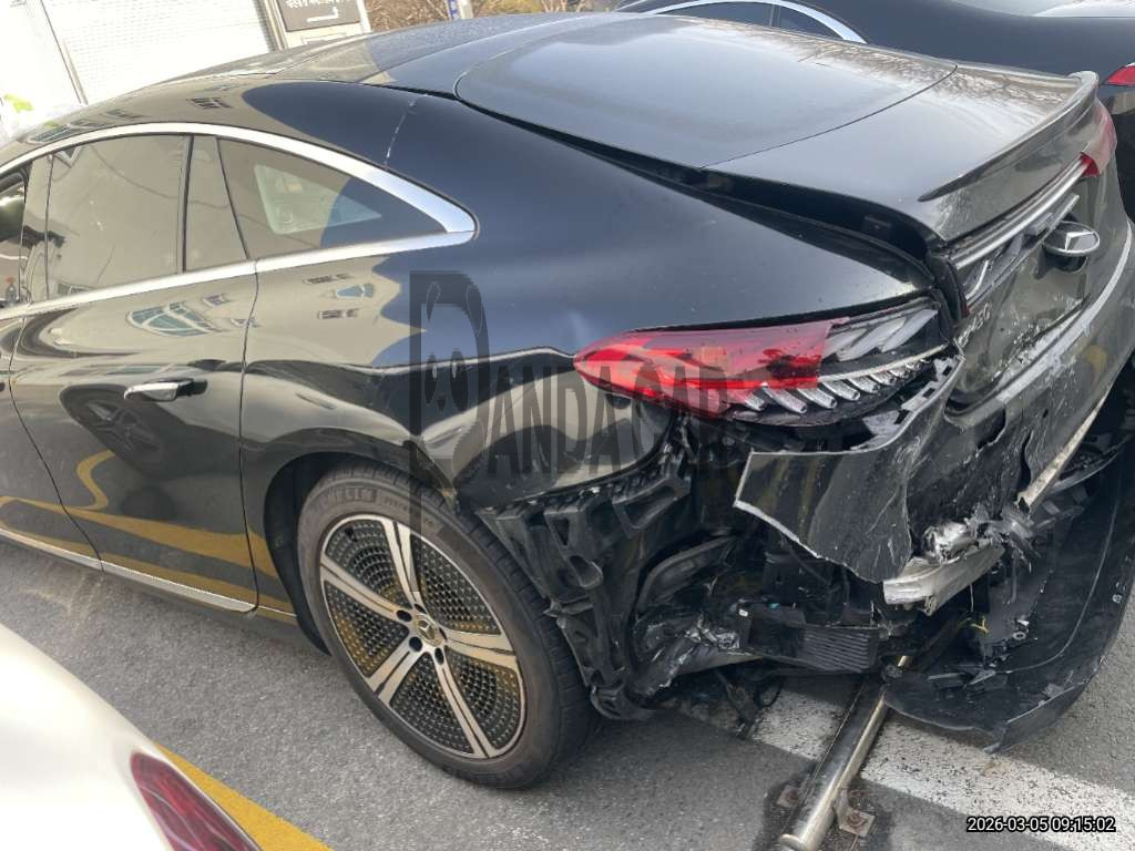 2022 Mercedes-Benz EQS450 +, photograph 2