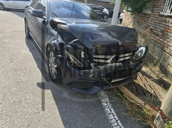 2017 Mercedes-Benz C200, photograph 3