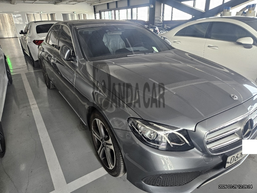 2019 Mercedes-Benz E300, photograph 2
