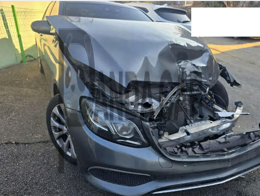 2019 Mercedes-Benz E300 4Matic, photograph 3