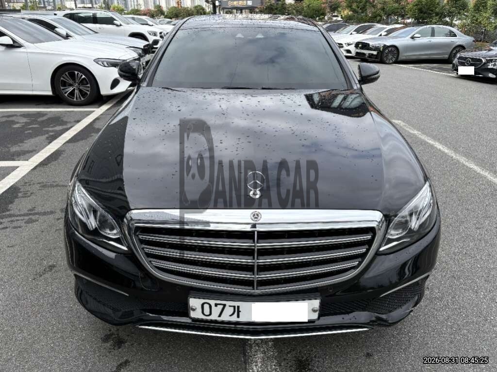 2017 Mercedes-Benz E220 d 4Matic, photograph 1