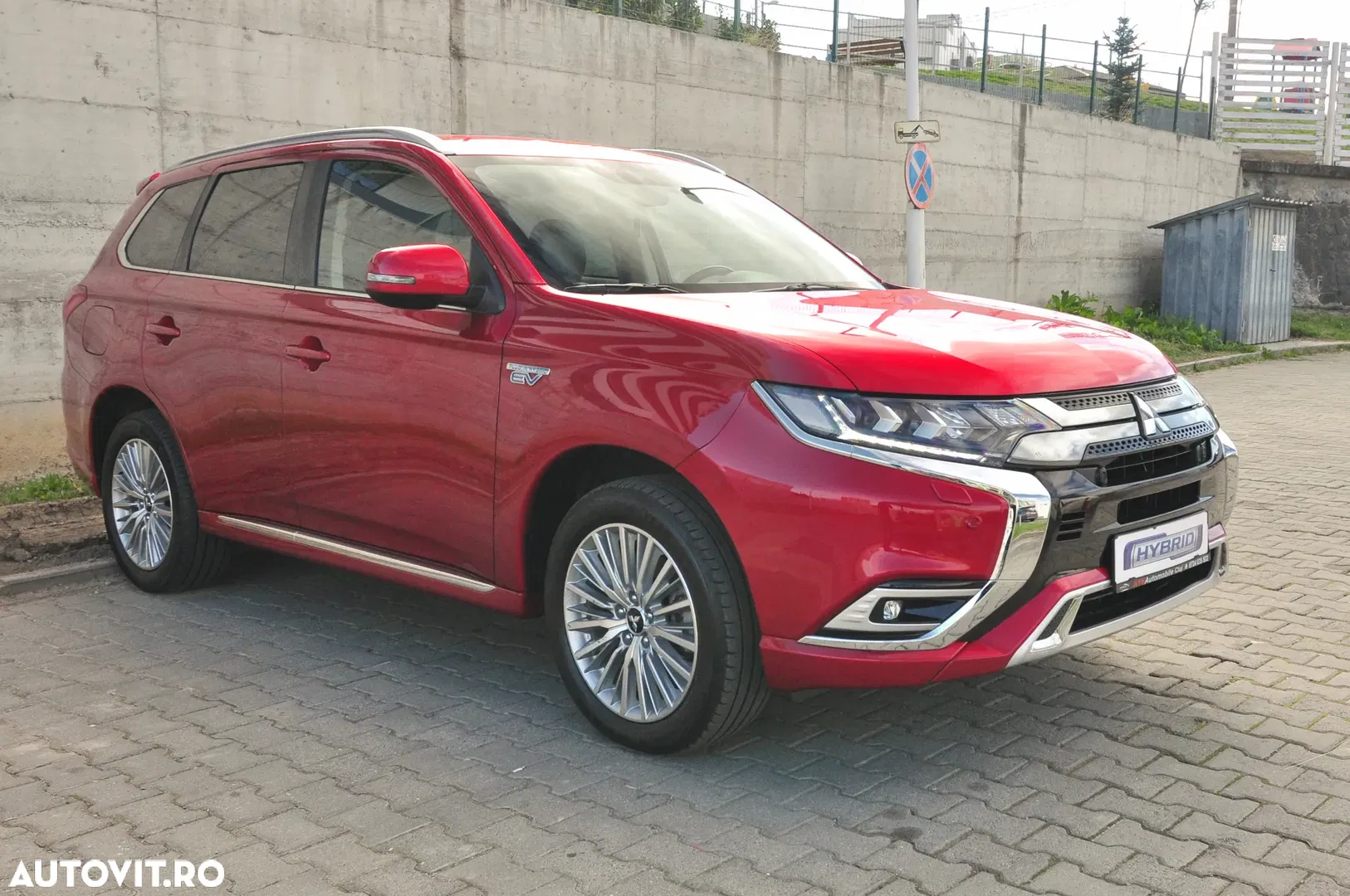 2020 Mitsubishi Outlander 2.4 4WD CVT Intense, photograph 2