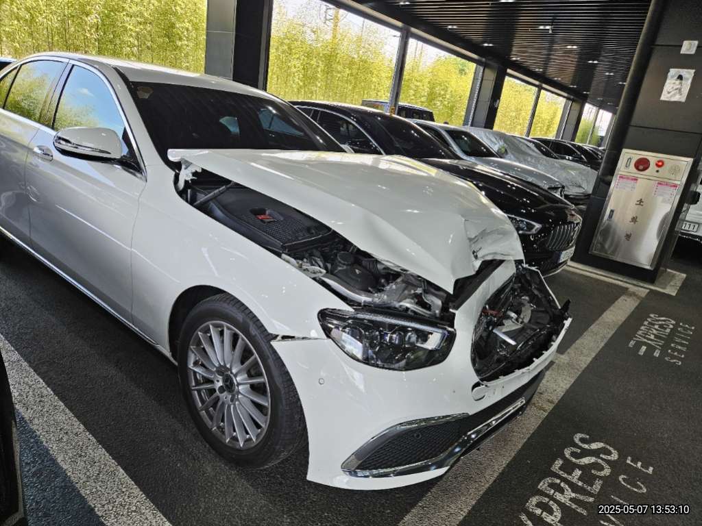 2021 Mercedes-Benz E250, photograph 3