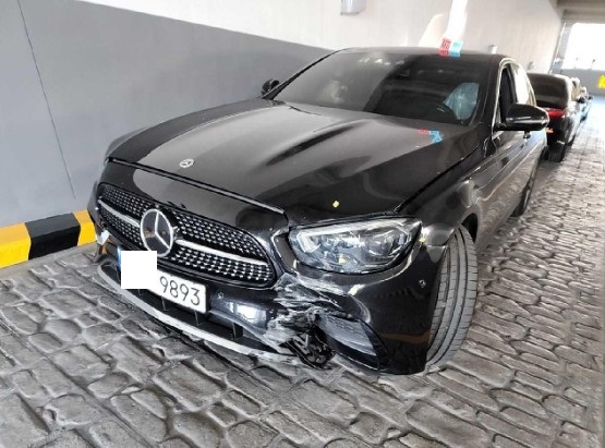 2023 Mercedes-Benz E250, photograph 2