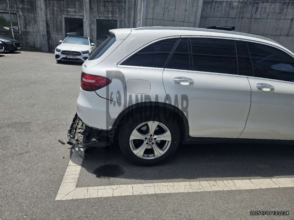 2018 Mercedes-Benz GLC220 d 4Matic, photograph 2