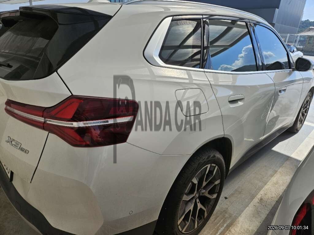 2025 BMW X3 20 xDrive, photograph 3