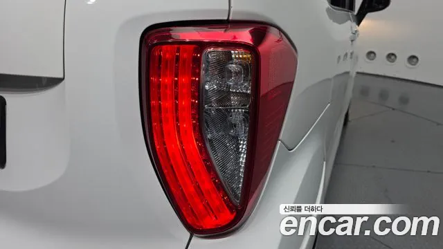 Kia RAY Prestige — photo 1 of 30