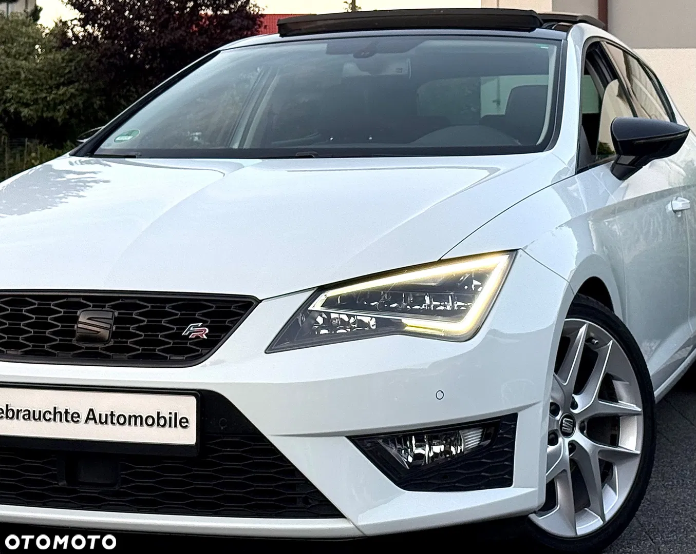 Seat Leon 2.0 TDI FR S&S — photo 1 of 40