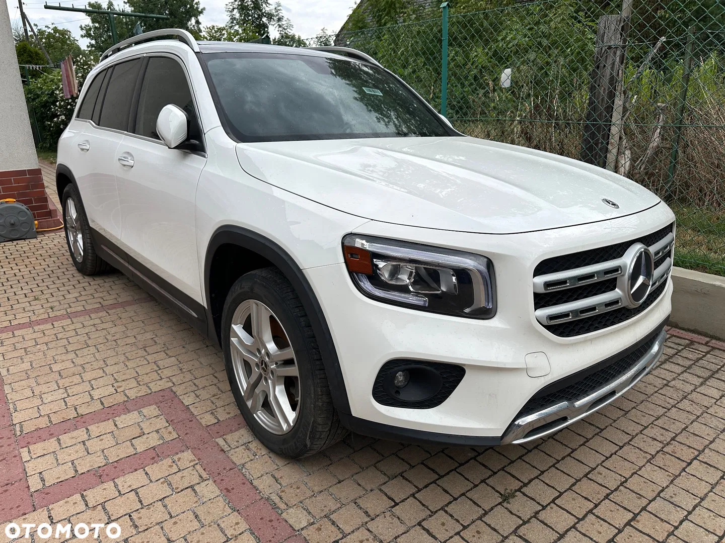 Mercedes-Benz GLB 250 4Matic 8G-DCT — photo 1 of 2