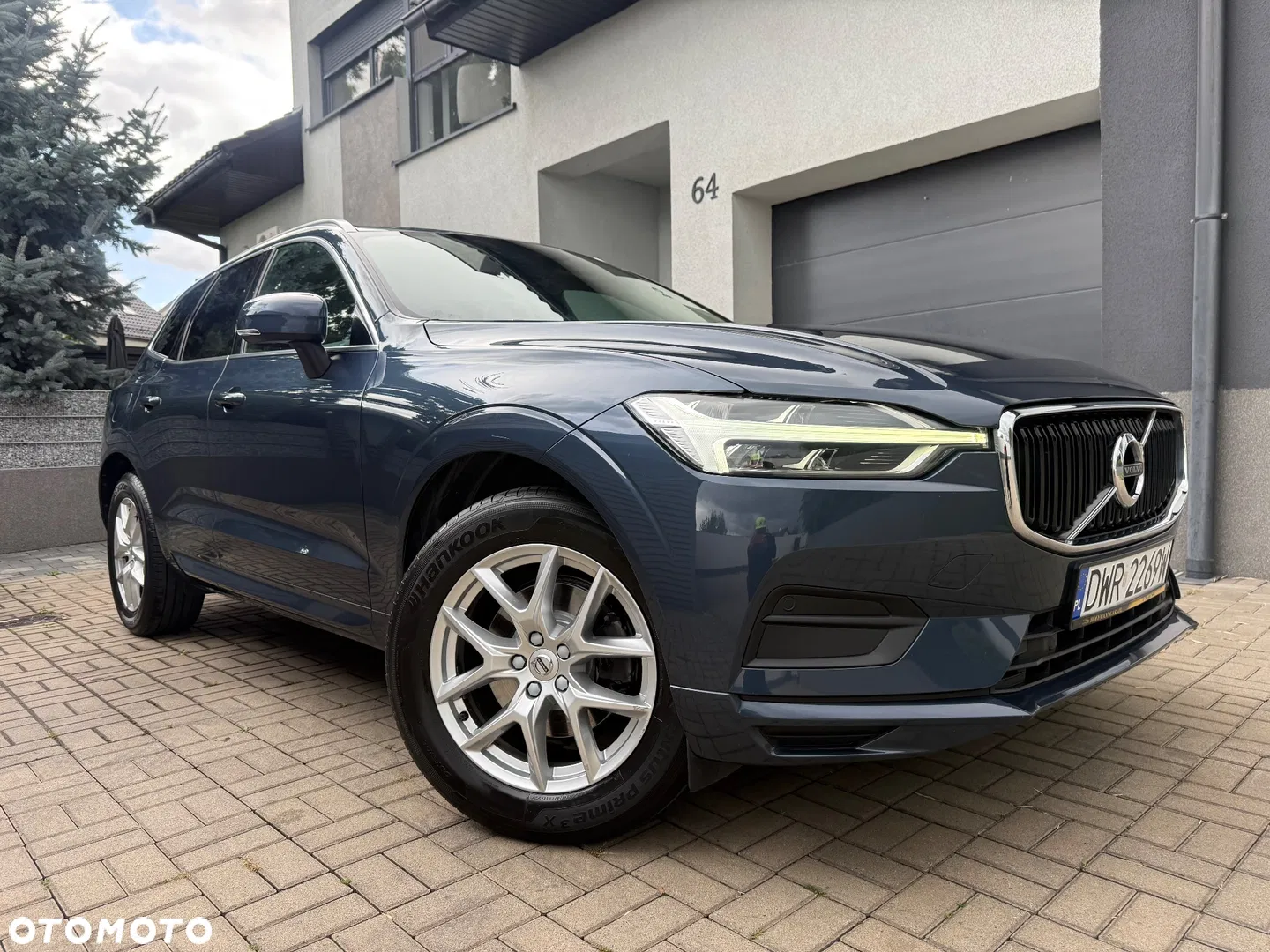 2020 Volvo XC 60 D3 Momentum Pro, photograph 2