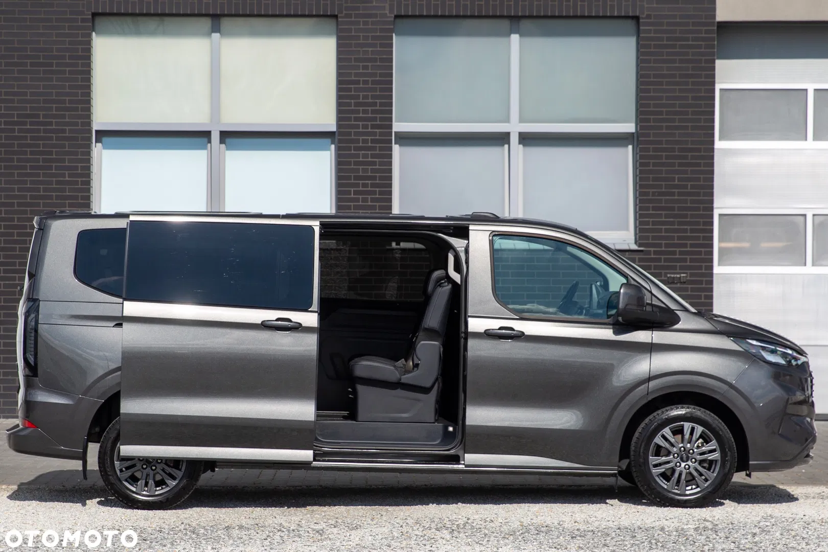 2025 Ford Tourneo Custom, photograph 5