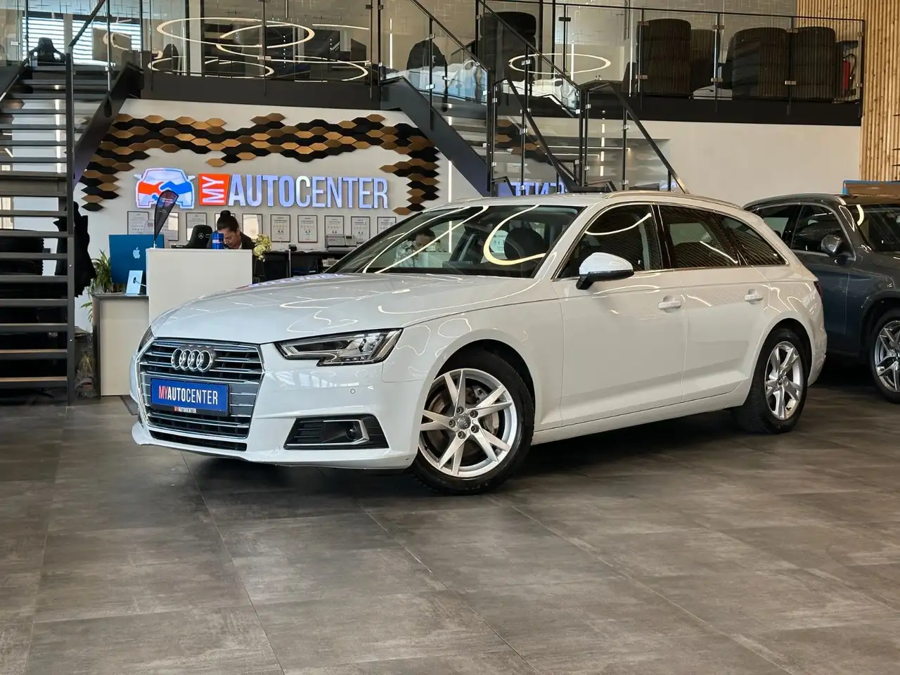 2018 Audi A4 *ACC*AHK*NAV*CARPLAY*2-ZONEN*SitzHZ*LED*, photograph 1