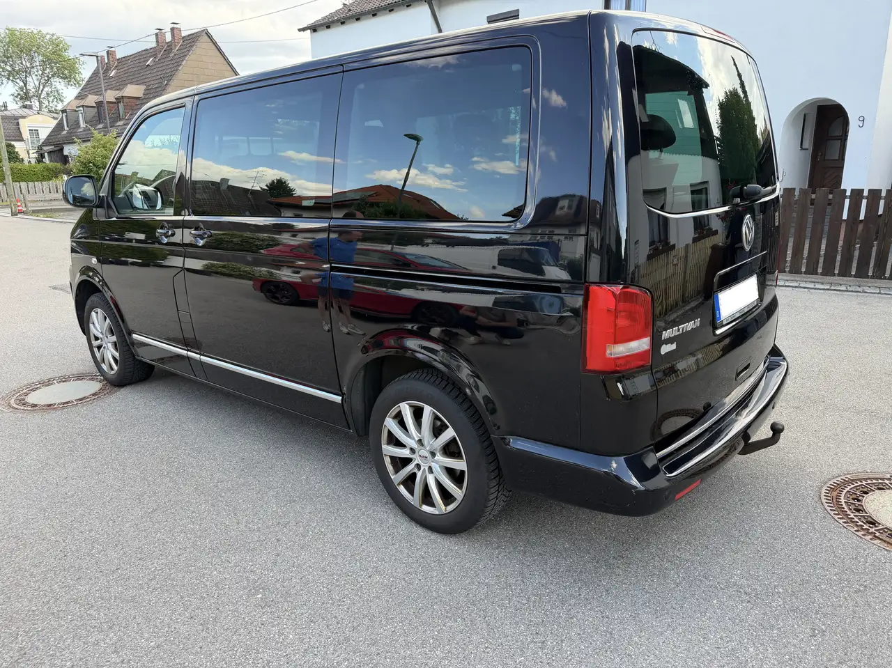 2012 Volkswagen T5 Multivan Multivan Highline, photograph 2