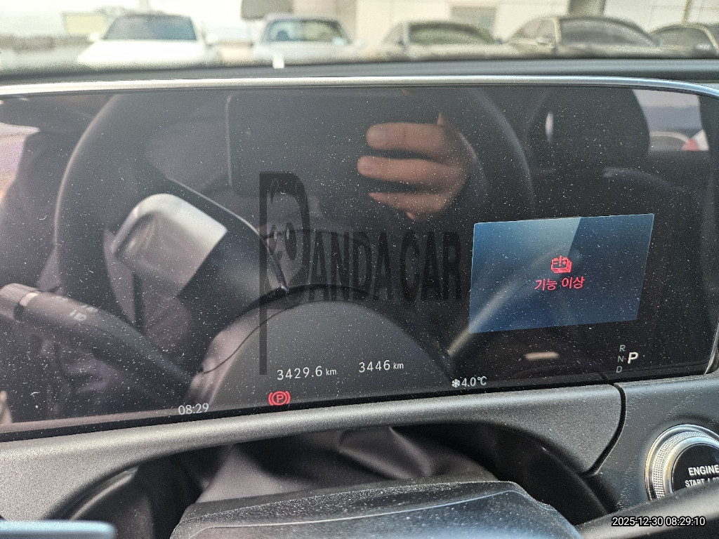 2025 Mercedes-Benz E 200, photograph 4