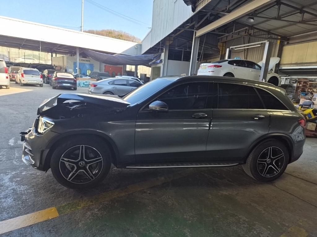 2022 Mercedes-Benz GLC300 4MATIC, photograph 6