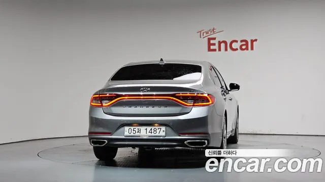 2017 Hyundai Grandeur 3.0 Exclusive, photograph 2