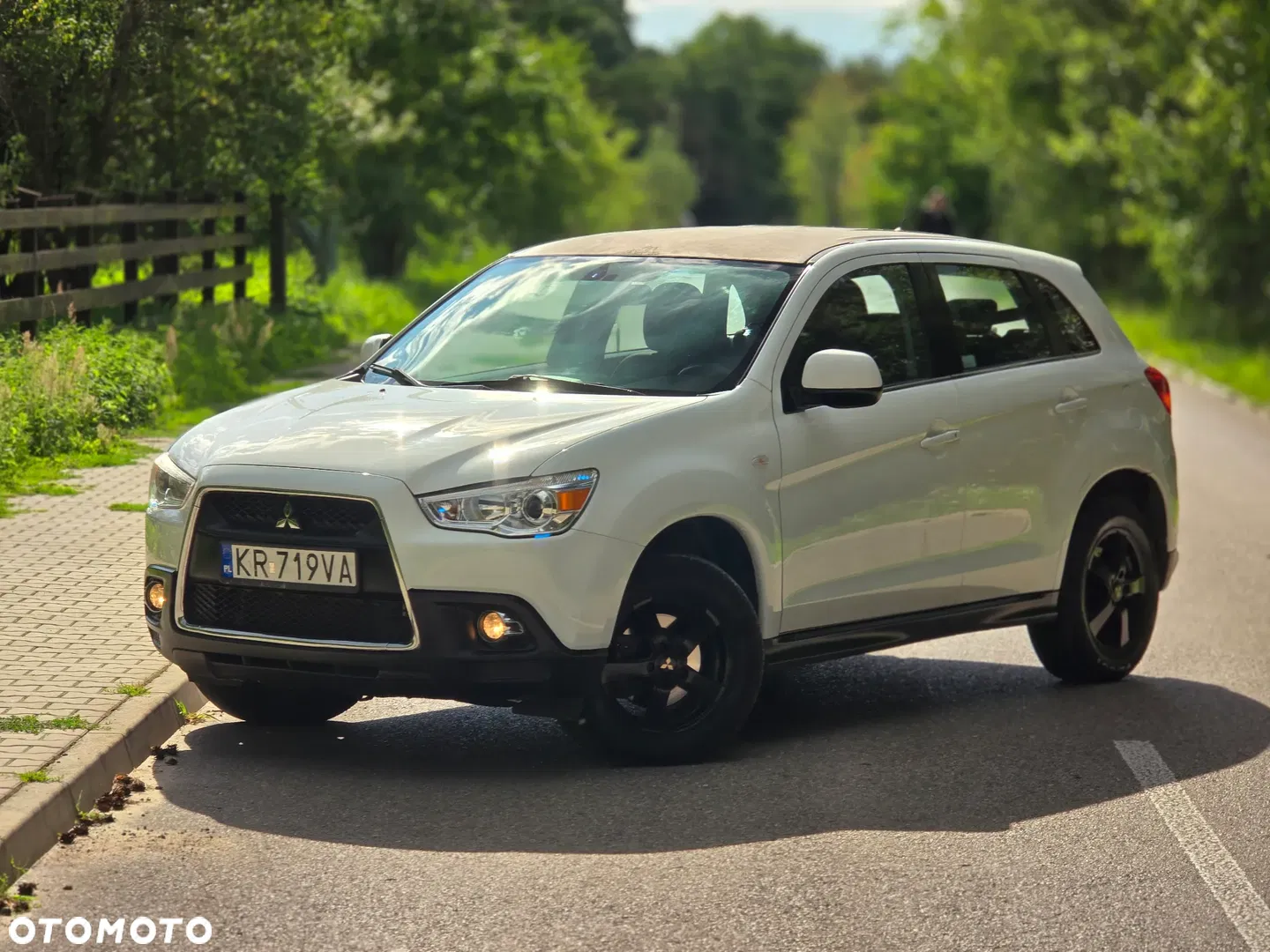 2013 Mitsubishi ASX 1.6 ClearTec 2WD Diamant Edition+, photograph 2