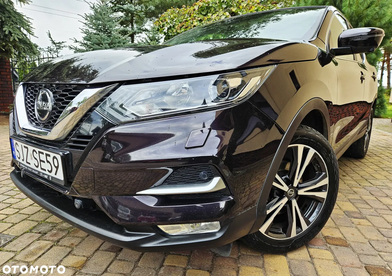 Nissan Qashqai — photo 1 of 18