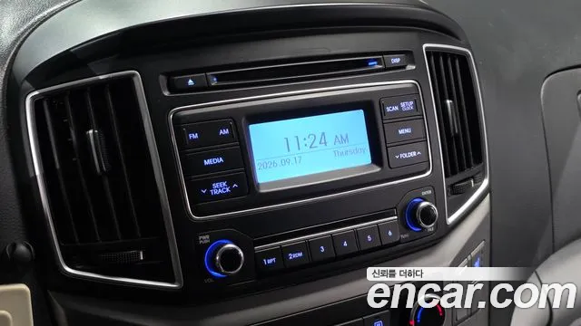 2021 Hyundai Starex Van 3-Seater, photograph 1