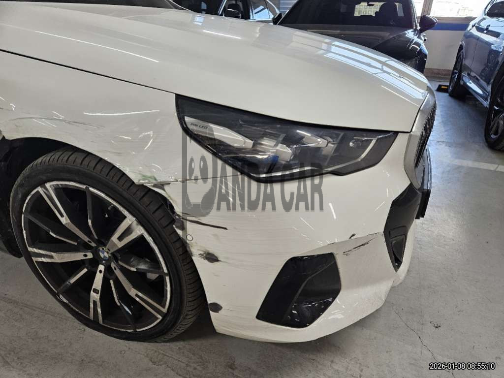 2025 BMW 530i xDrive, photograph 2