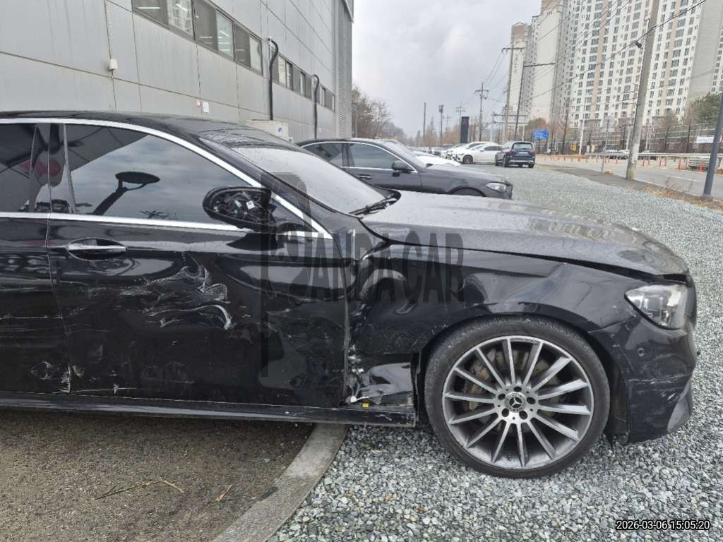 2022 Mercedes-Benz E350 4MATIC, photograph 5