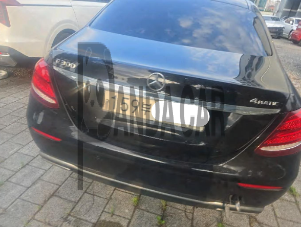 2020 Mercedes-Benz E 300 4MATIC, photograph 1