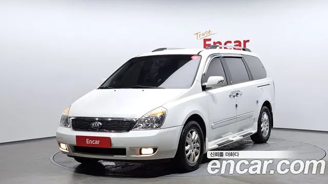 Kia Canival Grand Carnival GLX — photo 1 of 20