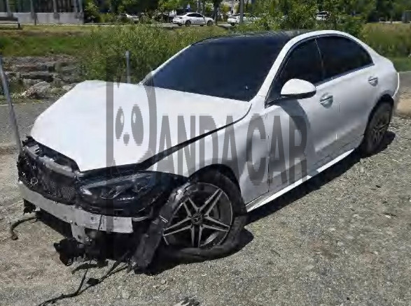 2025 Mercedes-Benz C 200, photograph 4