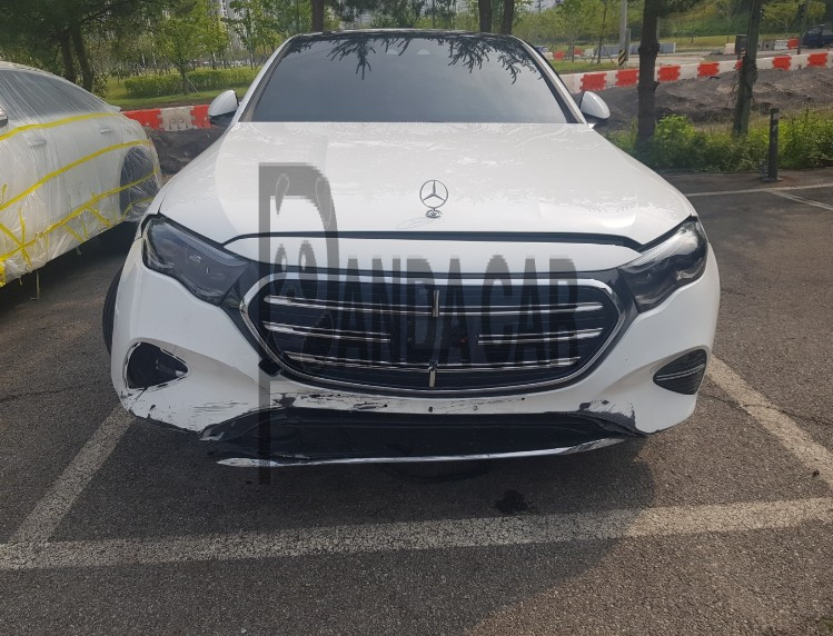 2025 Mercedes-Benz E 300 4MATIC, photograph 1