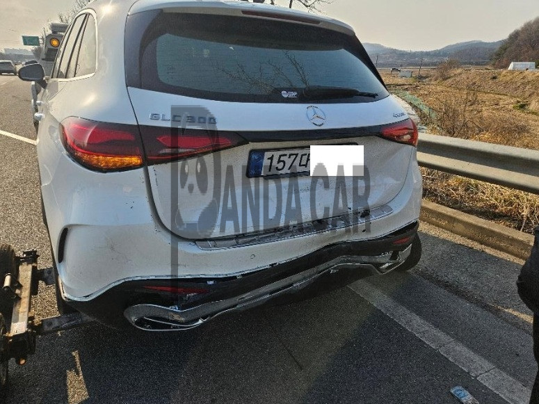 2026 Mercedes-Benz GLC 300 4MATIC, photograph 1