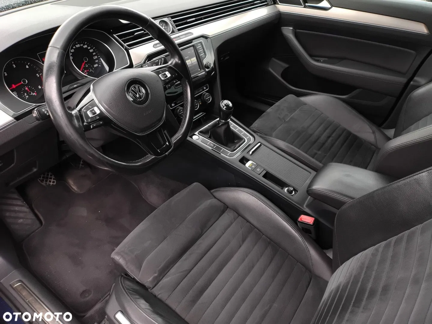 2015 Volkswagen Passat, photograph 9