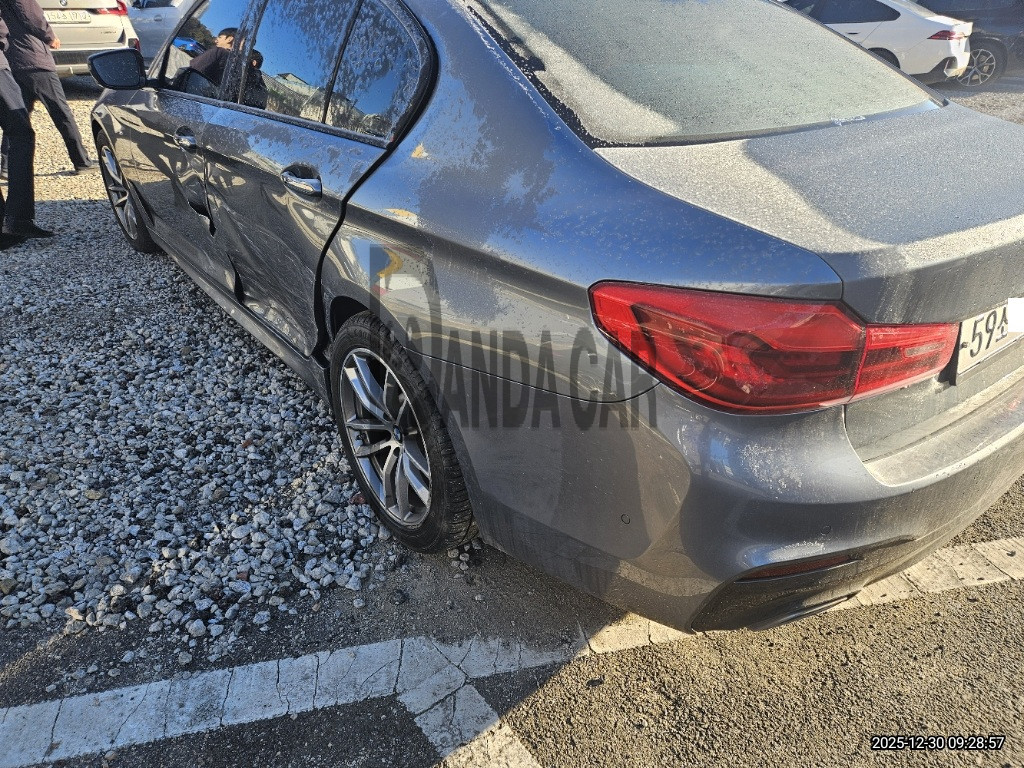 2017 BMW 520d, photograph 2
