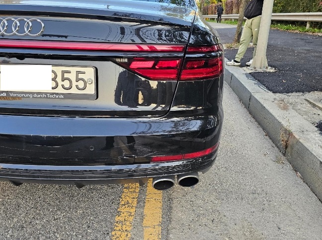 2020 Audi S8L TFSI, photograph 3