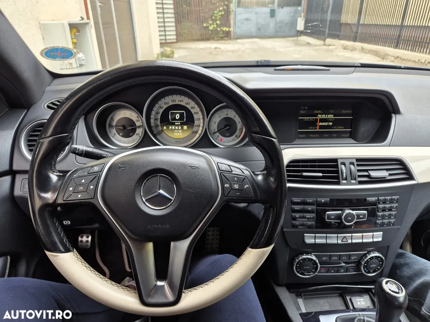 2012 Mercedes-Benz C, photograph 2