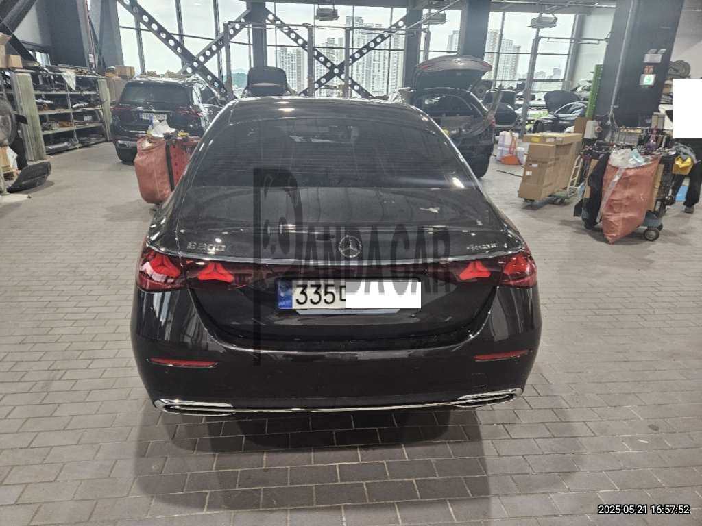 2024 Mercedes-Benz E 300 4MATIC, photograph 2