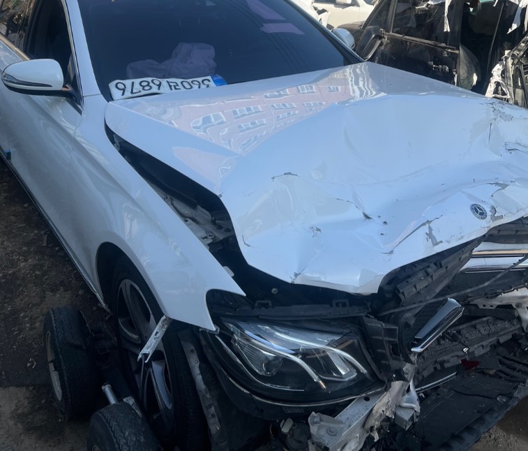 2019 Mercedes-Benz E300, photograph 1