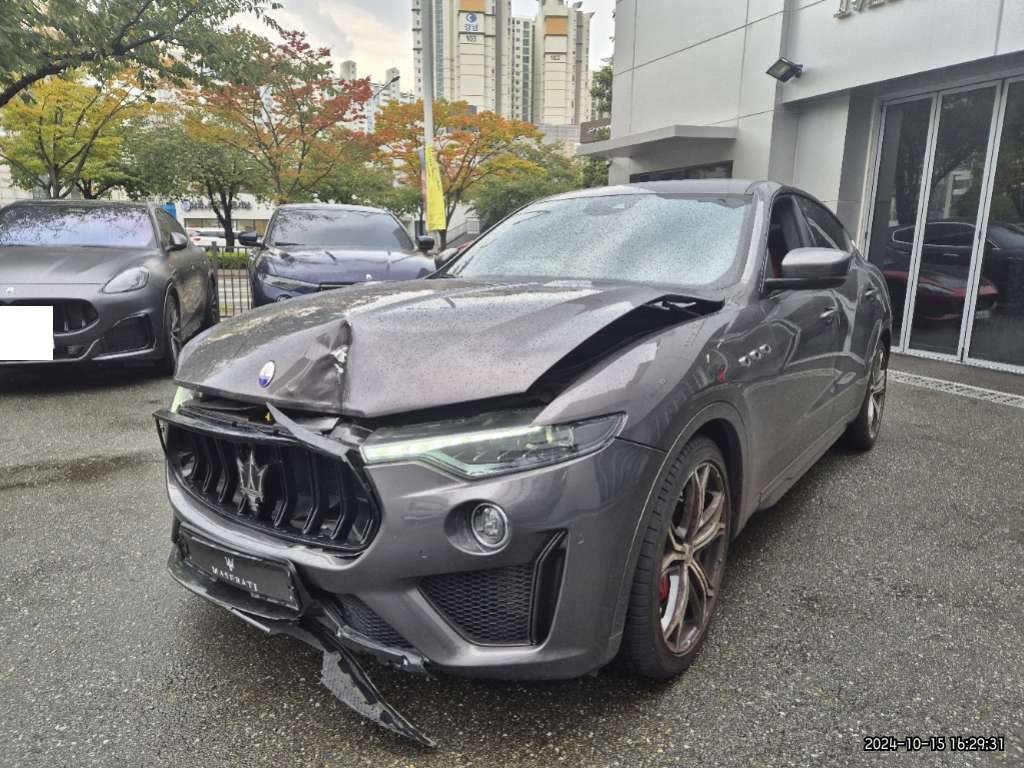 2020 Maserati Levante Trofeo, photograph 2