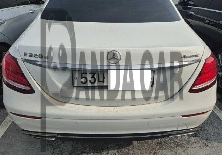 2017 Mercedes-Benz E220 d 4Matic, photograph 2