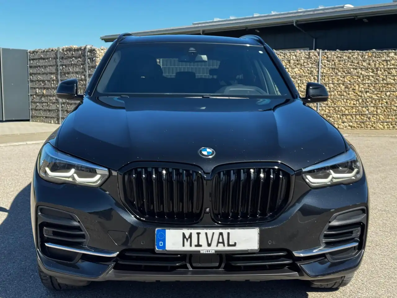 2022 BMW X5 25d xDrive/LED/Pano/Memory/360/ShadowLine/AHK, photograph 2