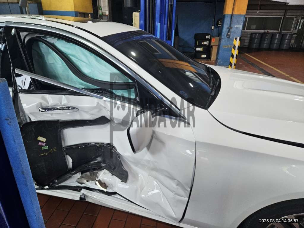 2023 Mercedes-Benz E250, photograph 4