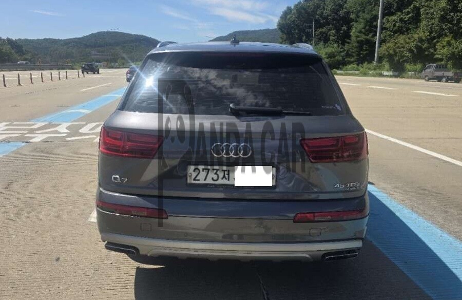 2019 Audi Q7 45 TFSI quattro, photograph 1