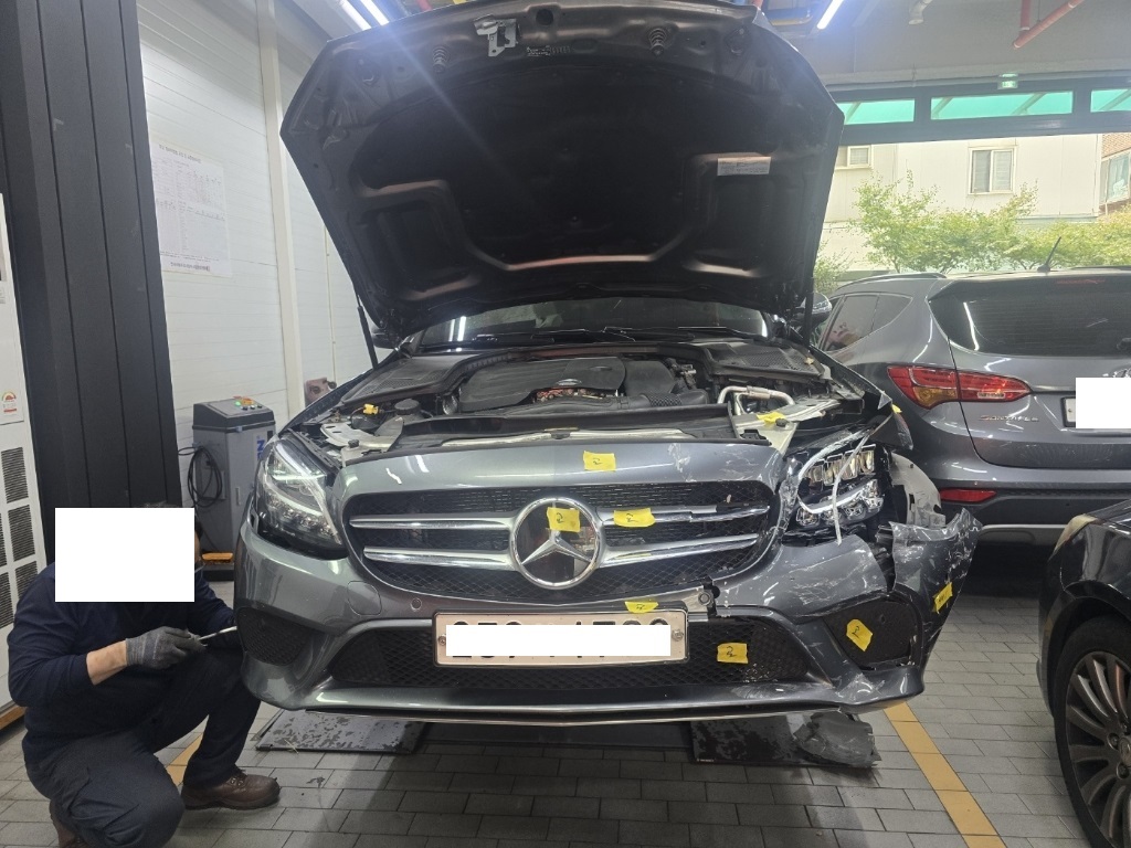 2020 Mercedes-Benz C200, photograph 1