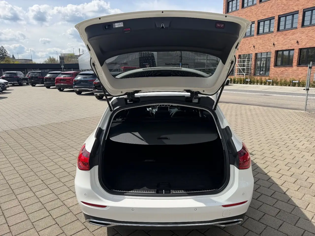 2022 Mercedes-Benz C 220 d T MBUX*Pano*AHK*Ambi*Navi, photograph 9